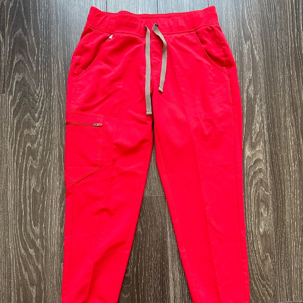 Red figs Zamora jogger scrubs